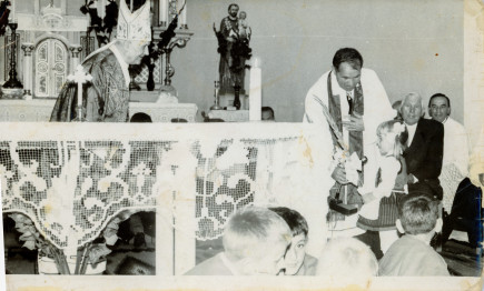 Jakab Antal püspök bérmakörúton 1979