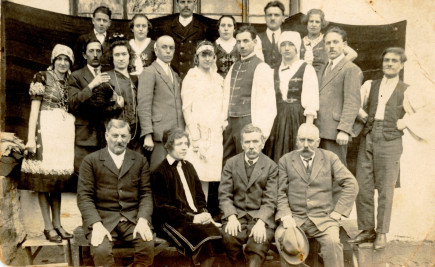 Színjátszó csoport az 1920-as évekből