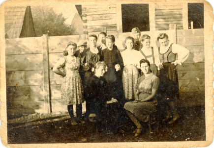 Gelencei lányok, 1942.